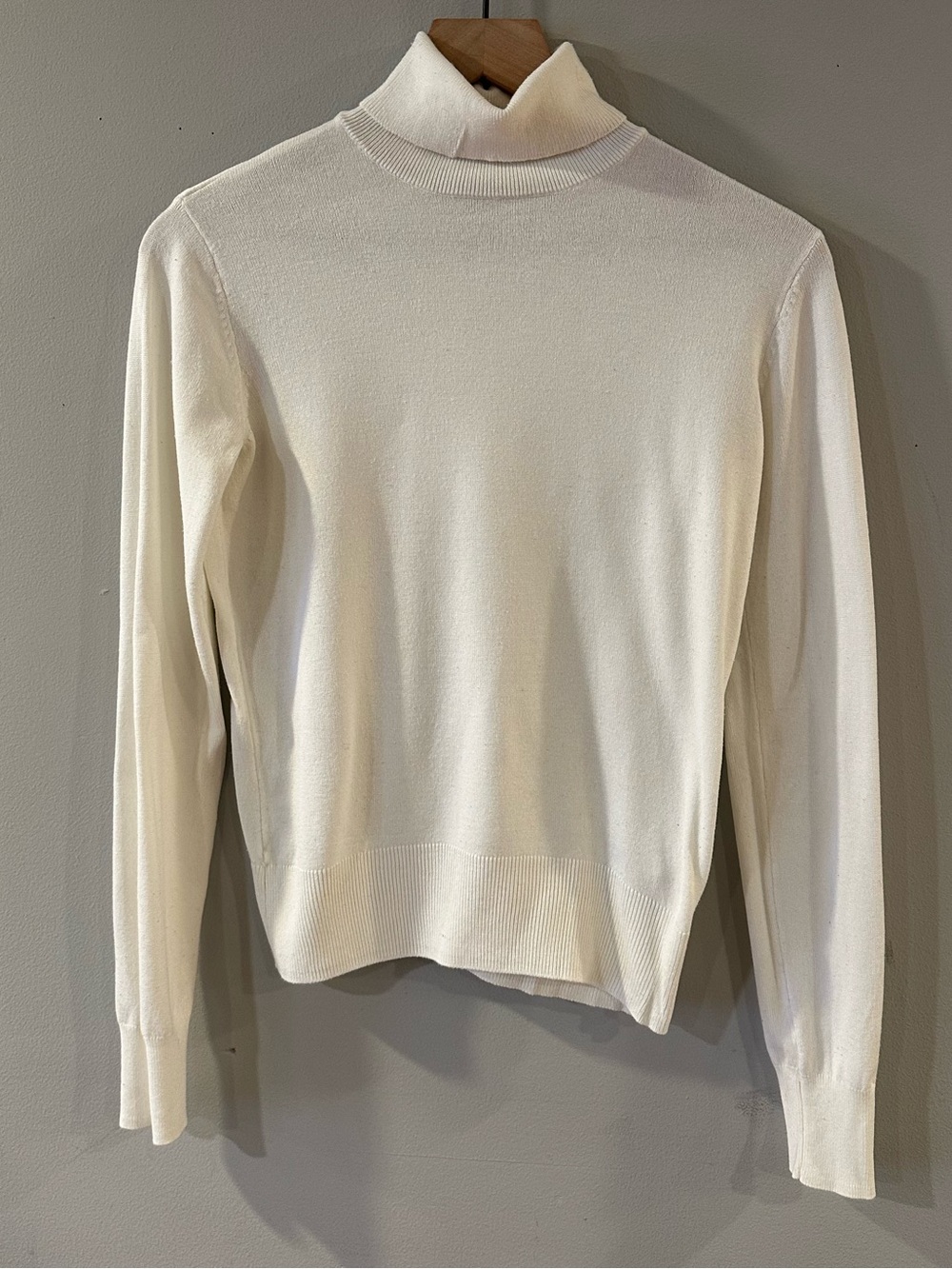 H&M Stretch Classic Cream Turtleneck Sweater